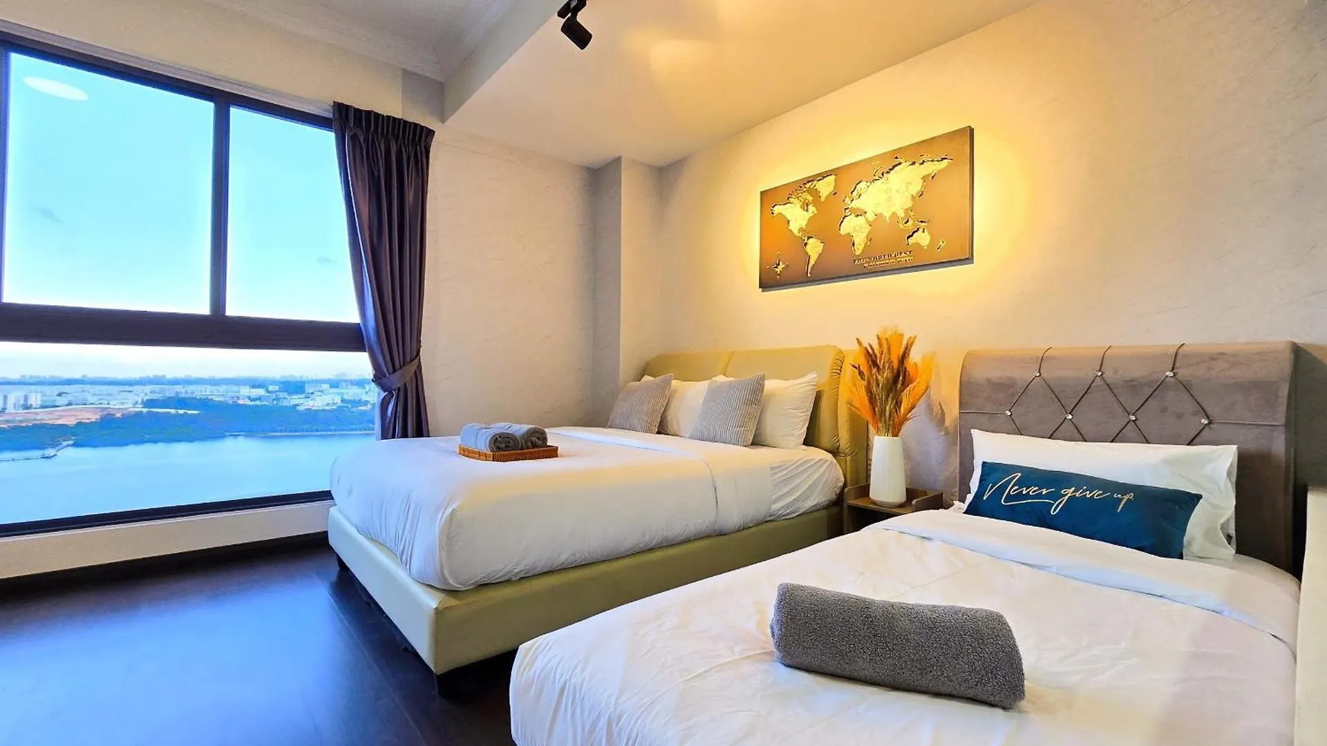 Loft Suite Seaview Near Jb Ciq 7Pax ジョホールバル