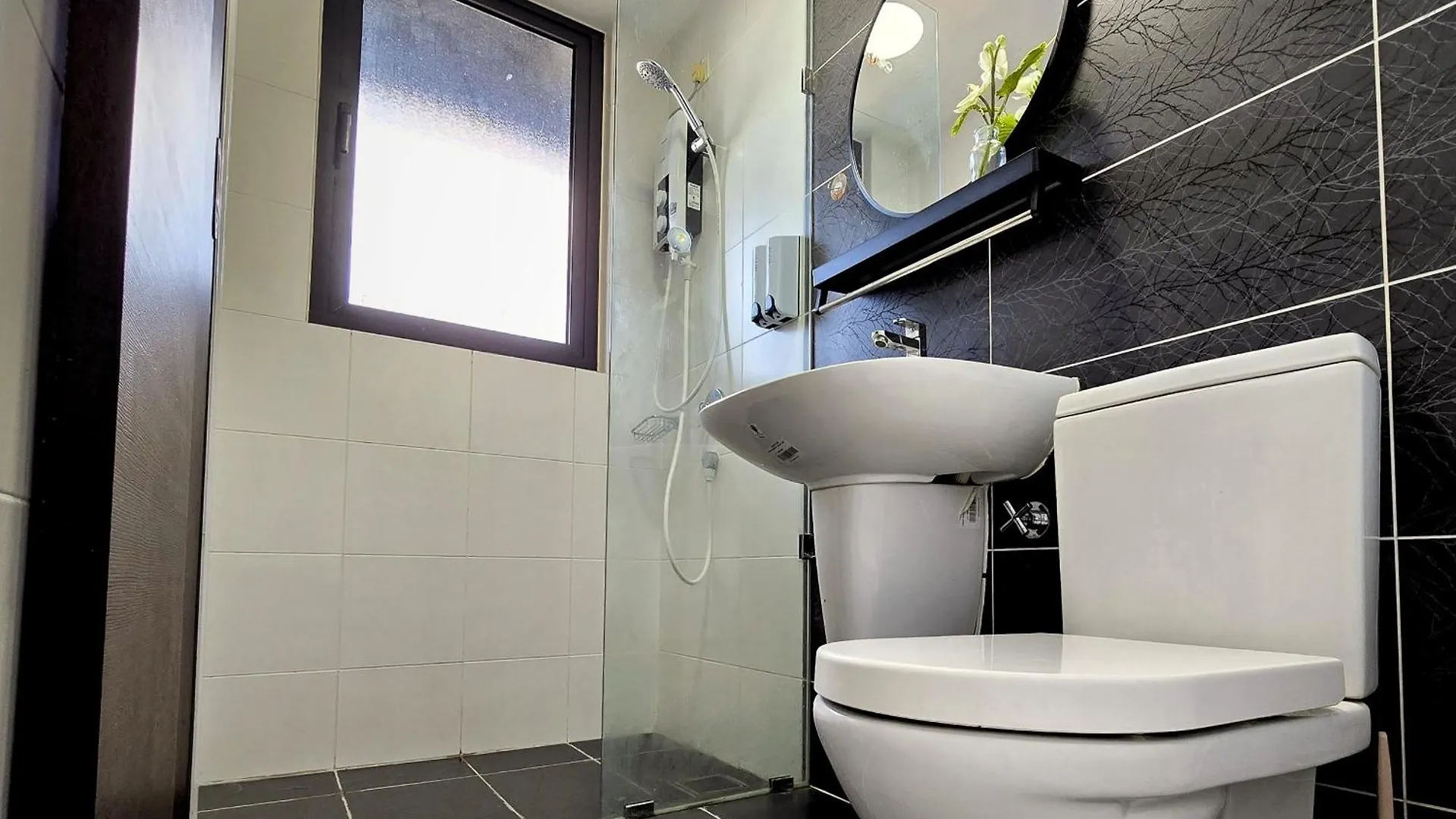 Loft Suite Seaview Near Jb Ciq 7Pax ジョホールバル